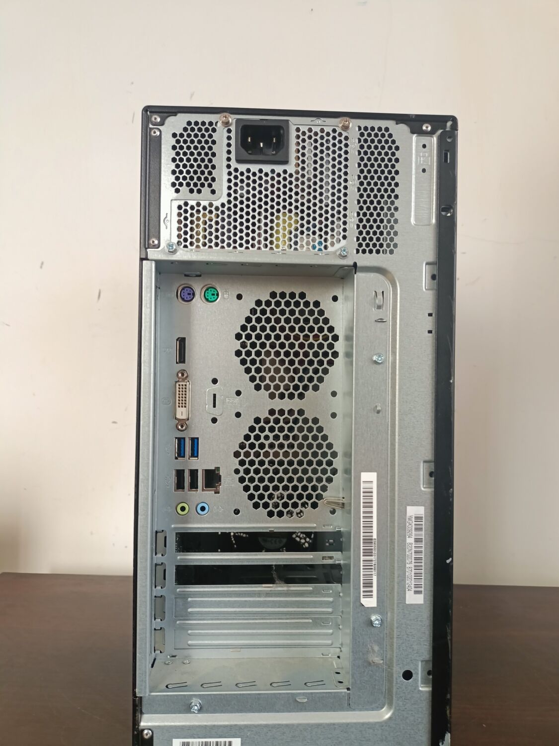 Комп'ютер Fujitsu Esprimo P557 E85 Tower / Intel Core i5-7400 (4 ядра по 3.0 - 3.5 GHz) / 8 GB DDR4 / 250 GB SSD / Intel HD Graphics 530 / 280W / DVD-ROM / DVI - Зображення 9