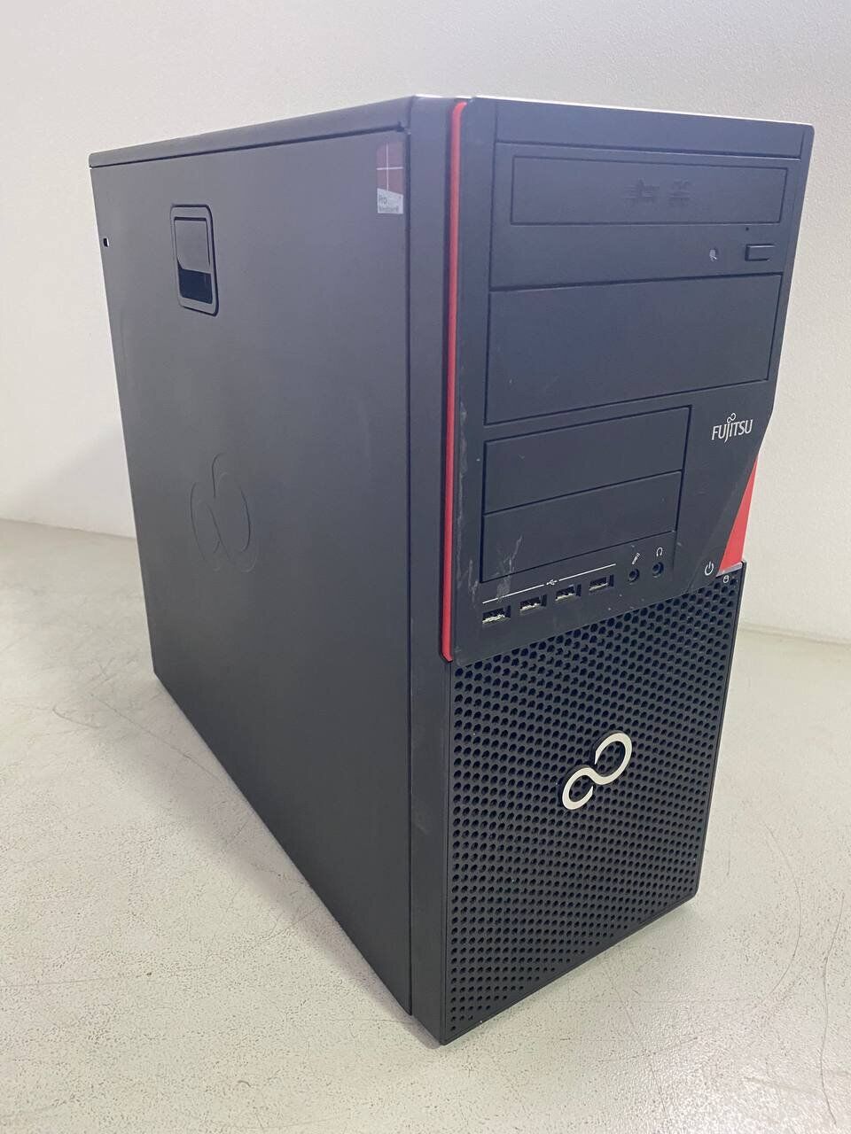 Комп'ютер Fujitsu Esprimo P720 E90 Tower / Intel Core i7-4770 (4 (8) ядра по 3.4 - 3.9 GHz) / 16 GB DDR3 / 240 GB SSD + 500 GB HDD / AMD Radeon R7 240, 2 GB GDDR3, 128-bit - Зображення 3