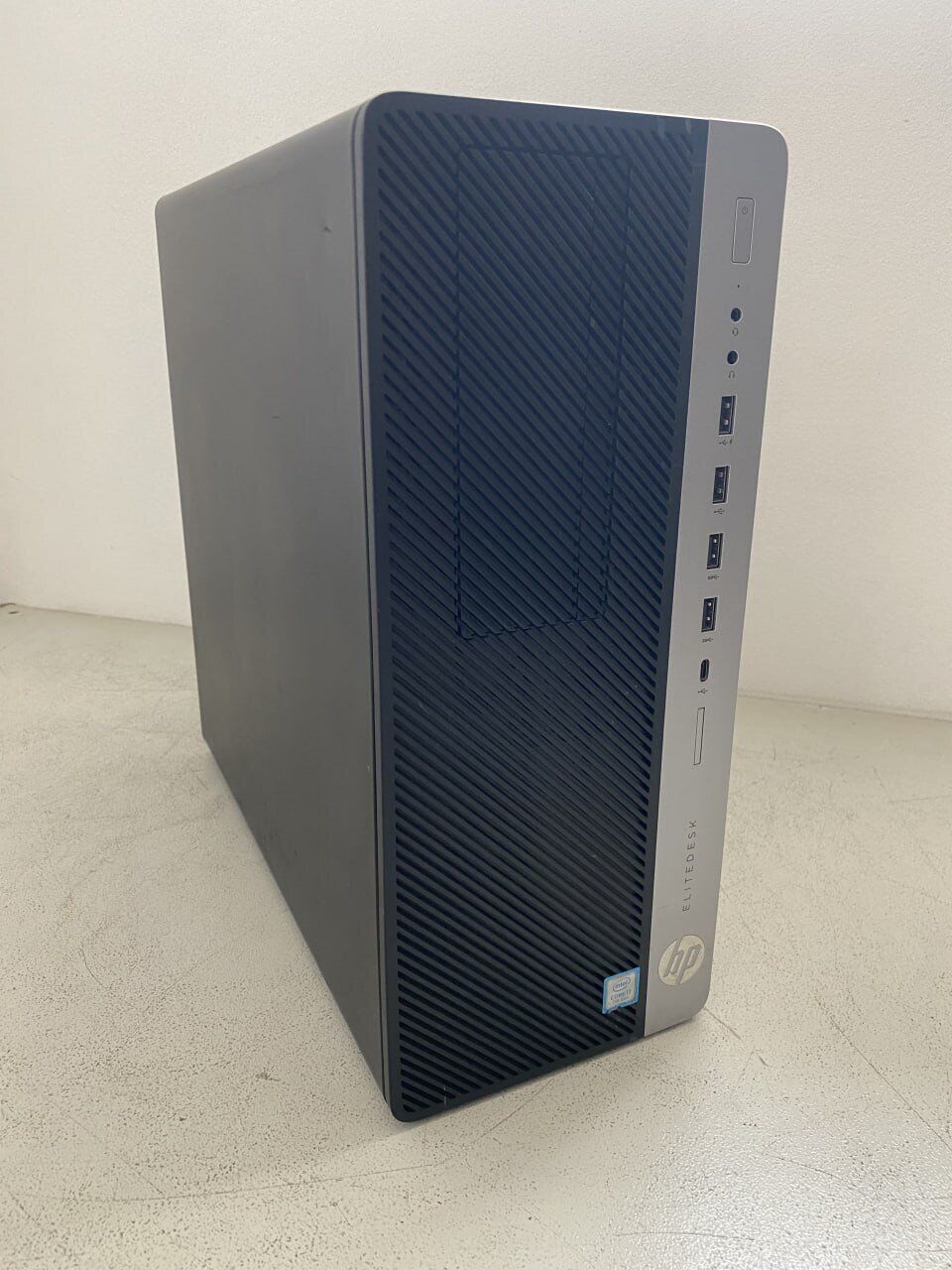 Комп'ютер HP EliteDesk 800 G3 Tower / Intel Core i7-7700K (4 (8) ядра по 4.2 - 4.5 GHz) / 16 GB DDR4 / 256 GB SSD / AMD Radeon R7 450, 4 GB GDDR5, 128-bit / HDMI - Зображення 2