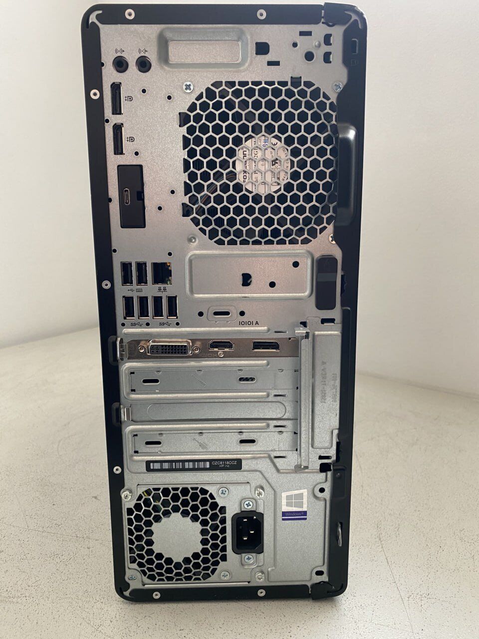 Комп'ютер HP EliteDesk 800 G3 Tower / Intel Core i7-7700K (4 (8) ядра по 4.2 - 4.5 GHz) / 16 GB DDR4 / 256 GB SSD / AMD Radeon R7 450, 4 GB GDDR5, 128-bit / HDMI - Зображення 4
