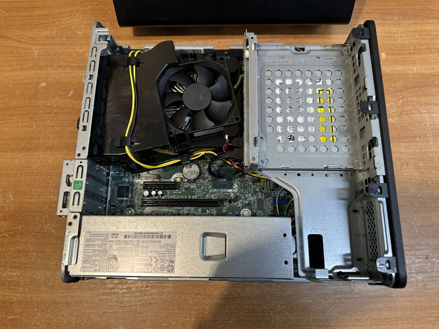 Комп'ютер HP ProDesk 600 G4 SFF / Intel Core i5-8500 (6 ядер по 3.0 - 4.1 GHz) / 8 GB DDR4 / no HDD / Intel UHD Graphics 630 / 180W / DVD-RW / DisplayPort - Зображення 8