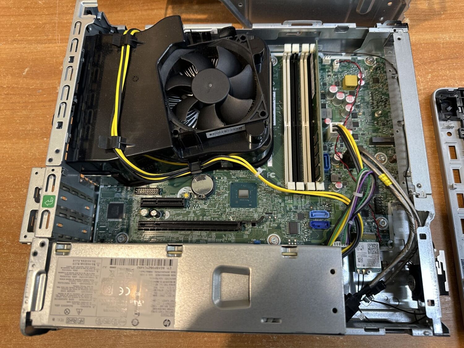 Комп'ютер HP ProDesk 600 G5 SFF / Intel Core i5-9500 (6 ядер по 3.0 - 4.4 GHz) / 16 GB DDR4 / no HDD / Intel UHD Graphics 630 / 180W / USB 3.1 / DisplayPort - Зображення 9