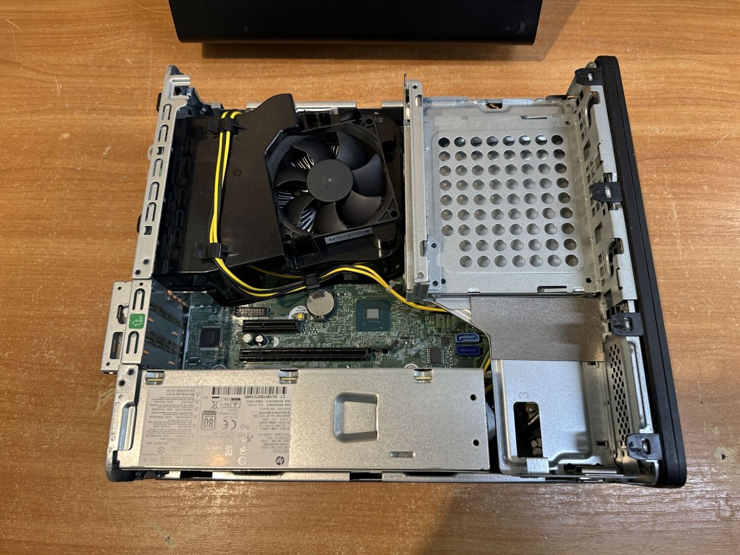 Комп'ютер HP ProDesk 600 G5 SFF / Intel Core i5-9500 (6 ядер по 3.0 - 4.4 GHz) / 16 GB DDR4 / no HDD / Intel UHD Graphics 630 / 180W / USB 3.1 / DisplayPort - Зображення 8