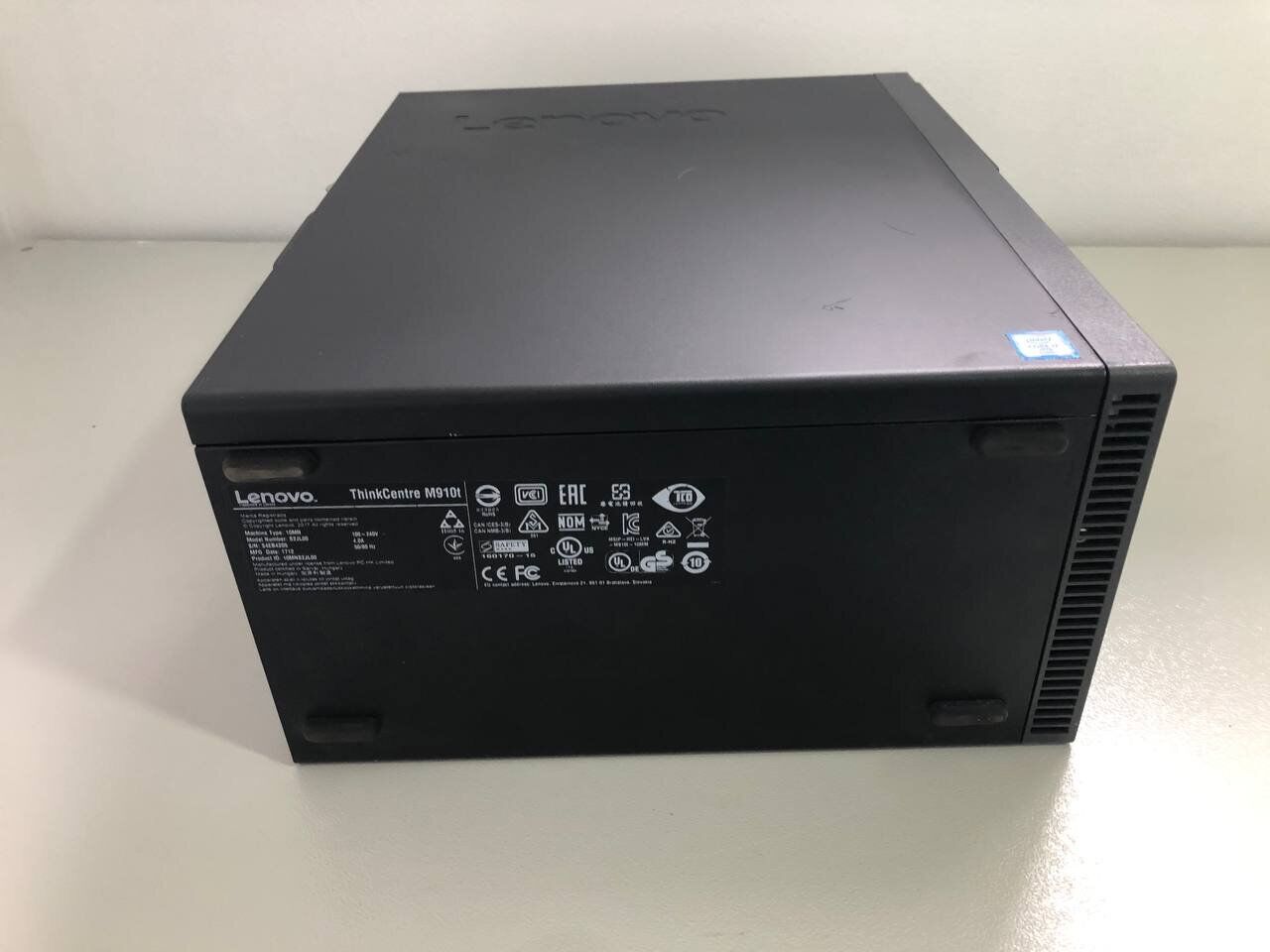 Комп'ютер Lenovo ThinkCentre M910T Tower / Intel Core i7-6700 (4 (8) ядра по 3.4 - 4.0 GHz) / 8 GB DDR4 / 240 GB SSD / Intel HD Graphics 530 / 250W - Зображення 3