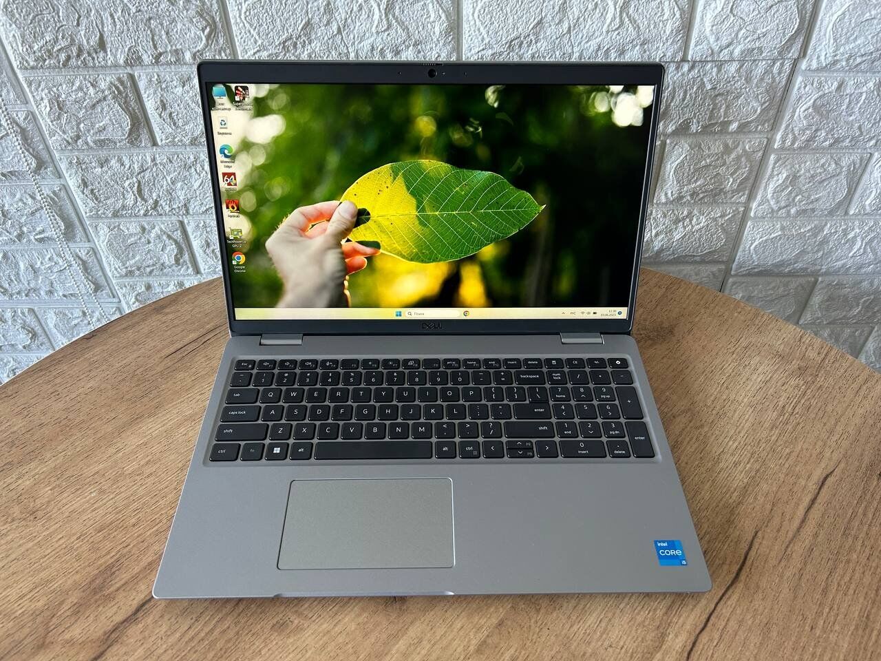Мобільна робоча станція Dell Precision 3570 / 15.6" (1920x1080) IPS / Intel Core i5-1235U (10 (12) ядра по 3.3 - 4.4 GHz) / 16 GB DDR4 / 256 GB SSD M.2 / nVidia T550, 4 GB GDDR6, 64-bit / WebCam - Зображення 2
