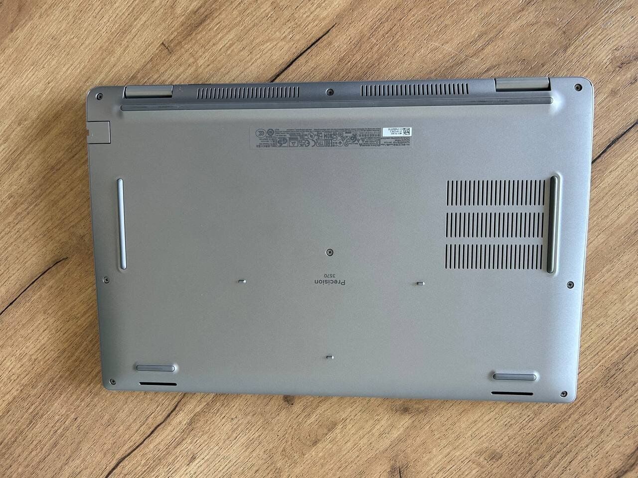 Мобільна робоча станція Dell Precision 3570 / 15.6" (1920x1080) IPS / Intel Core i5-1235U (10 (12) ядра по 3.3 - 4.4 GHz) / 16 GB DDR4 / 256 GB SSD M.2 / nVidia T550, 4 GB GDDR6, 64-bit / WebCam - Зображення 6