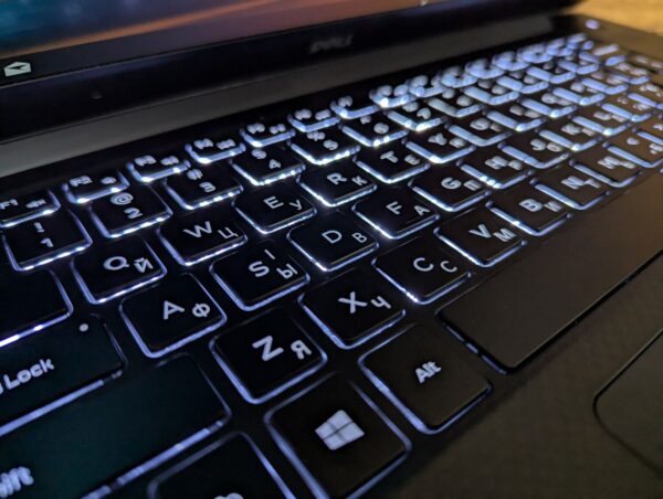 Мобільна робоча станція Dell Precision 5520 / 15.6" (1920x1080) IPS / Intel Core i7-6820HQ (4 (8) ядра по 2.7 - 3.6 GHz) / 16 GB DDR4 / 512 GB SSD / nVidia Quadro M1200, 4 GB GDDR5, 256-bit / HDMI / Windows 10 - Зображення 6