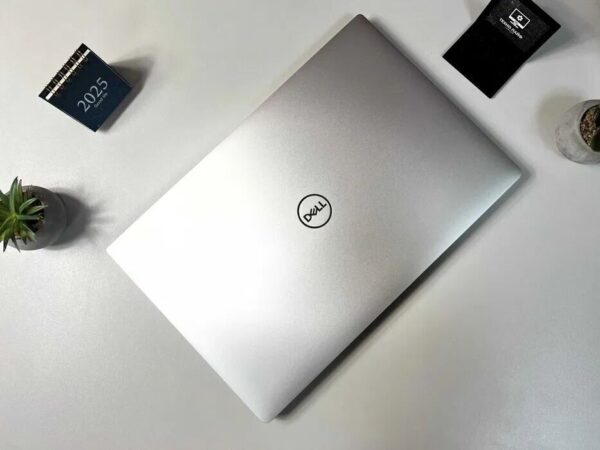 Мобільна робоча станція Dell Precision 5540 / 15.6" (1920x1080) IPS / Intel Core i9-9880H (8 (16) ядер по 2.3 - 4.8 GHz) / 32 GB DDR4 / 512 GB SSD / nVidia Quadro T2000, 4 GB GDDR5, 128-bit / WebCam - Зображення 6