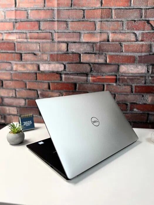 Мобільна робоча станція Dell Precision 5540 / 15.6" (1920x1080) IPS / Intel Core i9-9880H (8 (16) ядер по 2.3 - 4.8 GHz) / 32 GB DDR4 / 512 GB SSD / nVidia Quadro T2000, 4 GB GDDR5, 128-bit / WebCam - Зображення 5