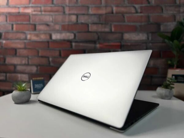 Мобільна робоча станція Dell Precision 5540 / 15.6" (1920x1080) IPS / Intel Core i9-9880H (8 (16) ядер по 2.3 - 4.8 GHz) / 32 GB DDR4 / 512 GB SSD / nVidia Quadro T2000, 4 GB GDDR5, 128-bit / WebCam - Зображення 4