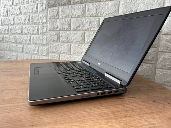 Мобільна робоча станція Dell Precision 7510 / 15.6" (1920x1080) IPS / Intel Core i5-6300HQ (4 ядра по 2.3 - 3.2 GHz) / 8 GB DDR4 / 256 GB SSD / AMD FirePro W5170M, 2 GB GDDR5, 128-bit / WebCam - Зображення 5