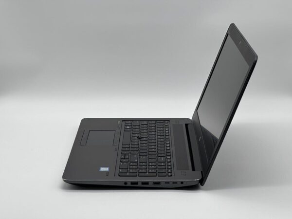 Мобільна робоча станція HP Zbook 15 G3 / 15.6" (1920x1080) TN / Intel Core i7-6820HQ (4 (8) ядра по 2.7 - 3.6 GHz) / 16 GB DDR4 / 250 GB SSD / nVidia Quadro M2000M, 4 GB GDDR5, 128-bit / WebCam - Зображення 3