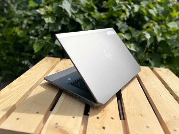 Мобільна робоча станція HP ZBook 17 G5 / 17.3" (1920x1080) IPS / Intel Core i7-8850H (6 (12) ядра по 2.6 - 4.3 GHz) / 32 GB DDR4 / 512 GB SSD / nVidia Quadro P5200, 16 GB GDDR5, 256-bit / WebCam / Windows 10 Pro - Зображення 7