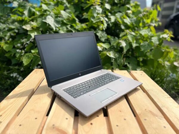 Мобільна робоча станція HP ZBook 17 G5 / 17.3" (1920x1080) IPS / Intel Core i7-8850H (6 (12) ядра по 2.6 - 4.3 GHz) / 32 GB DDR4 / 512 GB SSD / nVidia Quadro P5200, 16 GB GDDR5, 256-bit / WebCam / Windows 10 Pro - Зображення 8