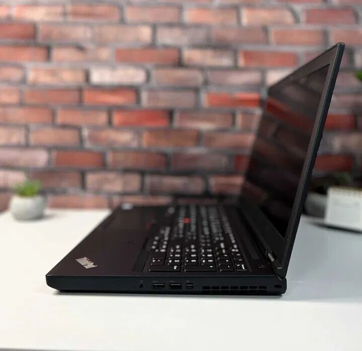 Мобільна робоча станція Lenovo ThinkPad P52 / 15.6" (1920x1080) IPS / Intel Core i7-8850H (6 (12) ядер по 2.6 - 4.3 GHz) / 16 GB DDR4 / 256 GB SSD / nVidia Quadro P2000, 4 GB GDDR5, 128-bit / WebCam - Зображення 5