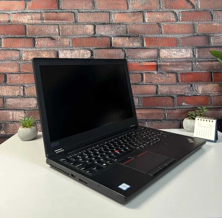 Мобільна робоча станція Lenovo ThinkPad P52 / 15.6" (1920x1080) IPS / Intel Core i7-8850H (6 (12) ядер по 2.6 - 4.3 GHz) / 16 GB DDR4 / 256 GB SSD / nVidia Quadro P2000, 4 GB GDDR5, 128-bit / WebCam - Зображення 4
