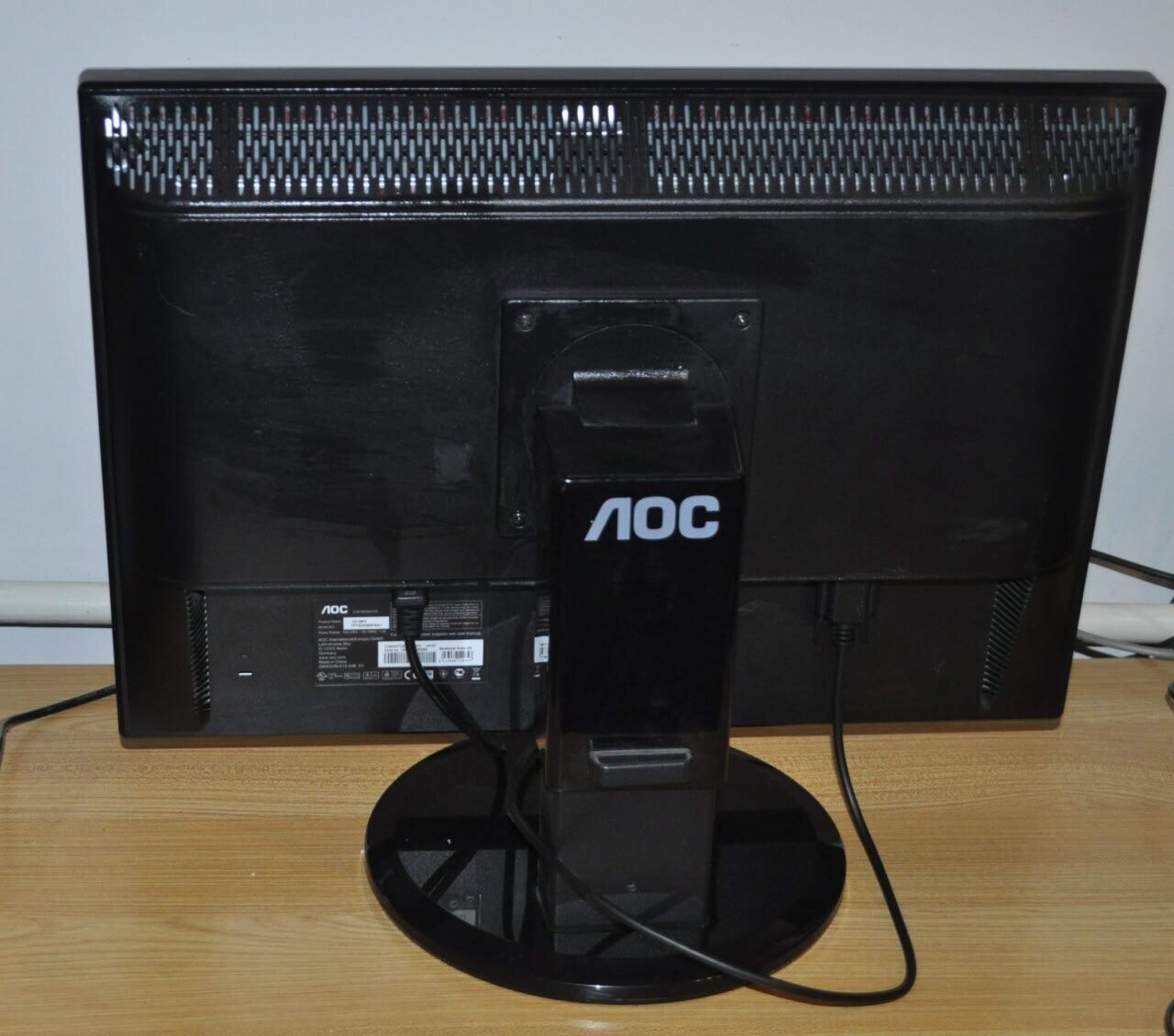 Монітор Б-клас AOC 2219P2 / 22" (1680x1050) TN / VGA, DVI / Вбудовані колонки 2x 1W / VESA 100x100 + Кабелі (VGA або DVI на вибір) та живлення - Зображення 10