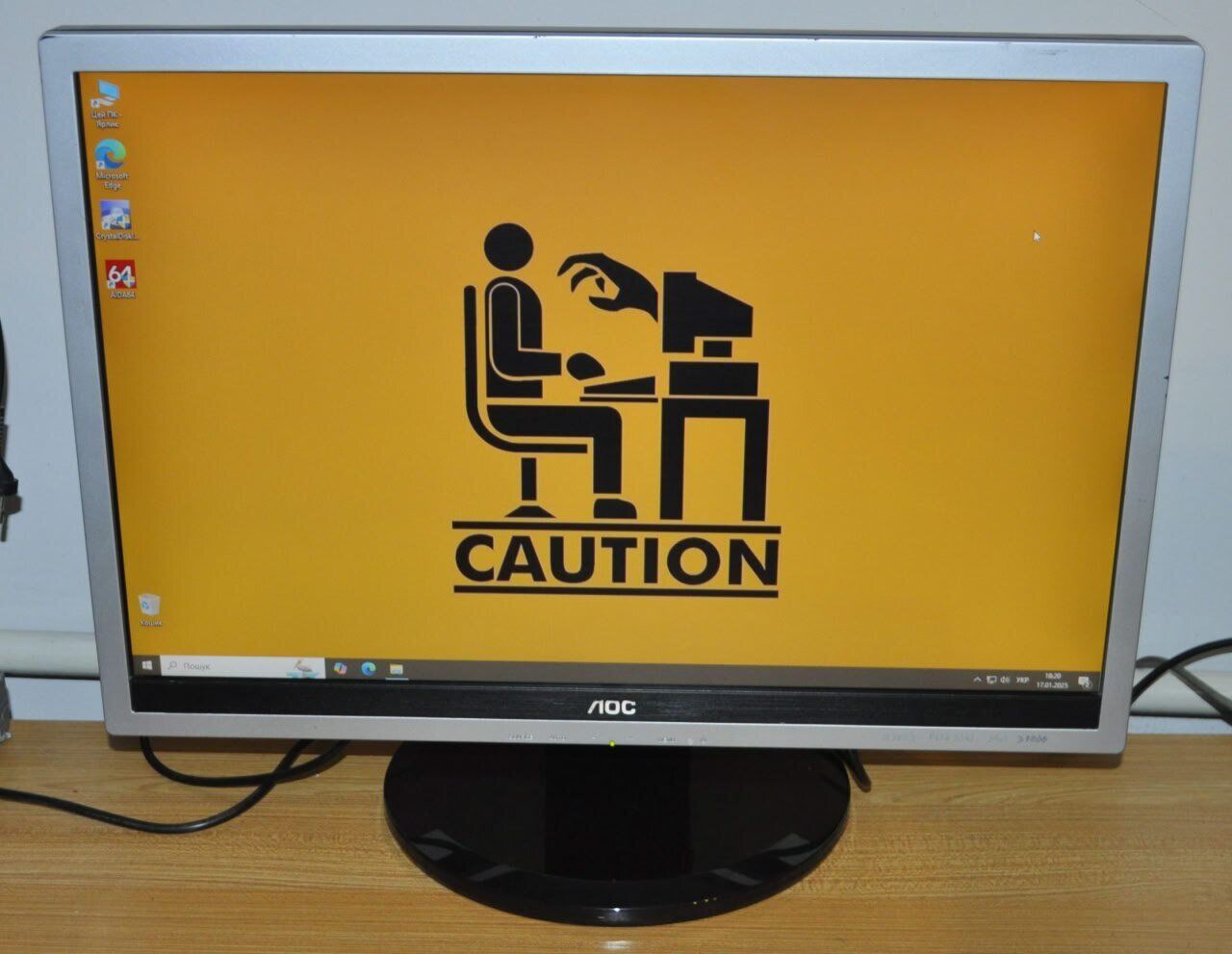 Монітор Б-клас AOC 2219P2 / 22" (1680x1050) TN / VGA, DVI / Вбудовані колонки 2x 1W / VESA 100x100 + Кабелі (VGA або DVI на вибір) та живлення - Зображення 2