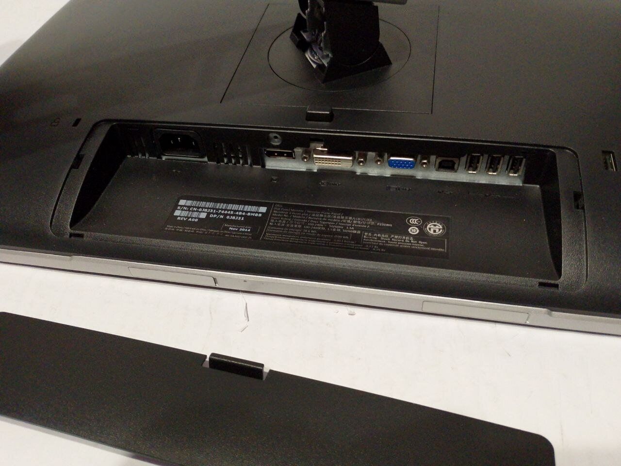 Монітор Б-клас Dell P2314Ht / 23" (1920x1080) IPS / 1x DVI, 1x DP, 1x VGA, 4x USB 2.0 / VESA 100x100 / Pivot - Зображення 7