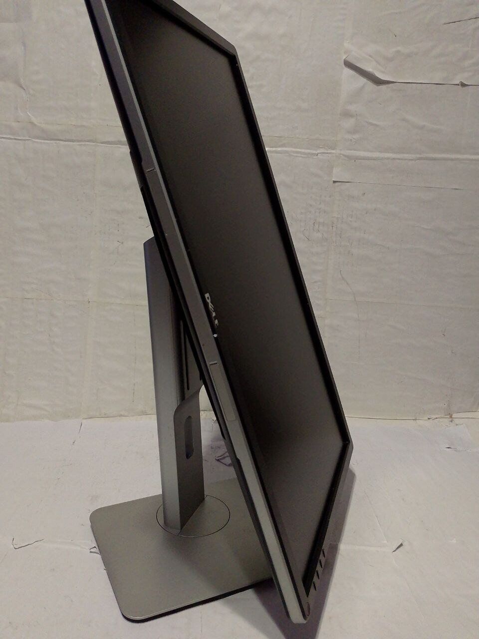 Монітор Б-клас Dell P2314Ht / 23" (1920x1080) IPS / 1x DVI, 1x DP, 1x VGA, 4x USB 2.0 / VESA 100x100 / Pivot - Зображення 6