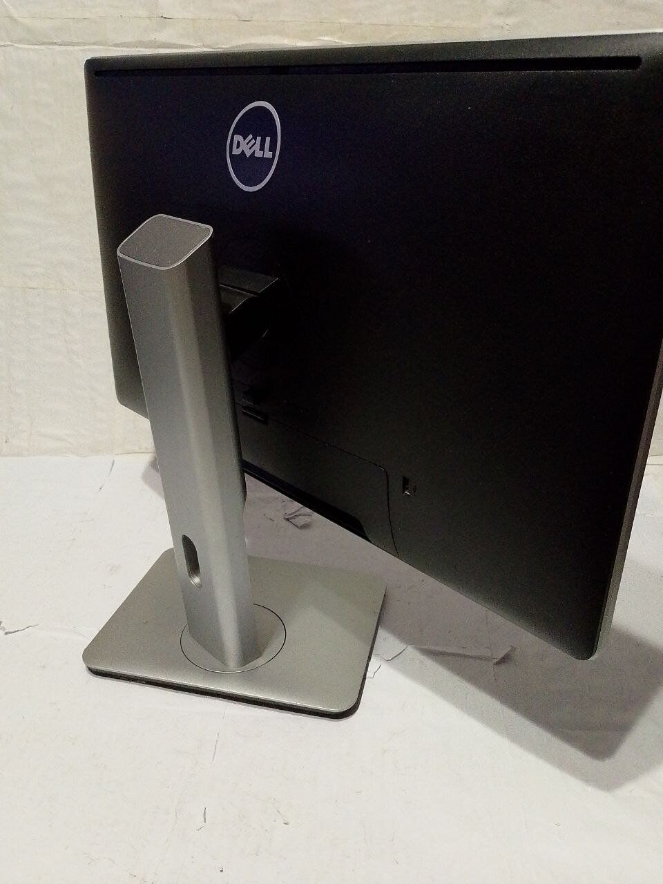 Монітор Б-клас Dell P2314Ht / 23" (1920x1080) IPS / 1x DVI, 1x DP, 1x VGA, 4x USB 2.0 / VESA 100x100 / Pivot - Зображення 5