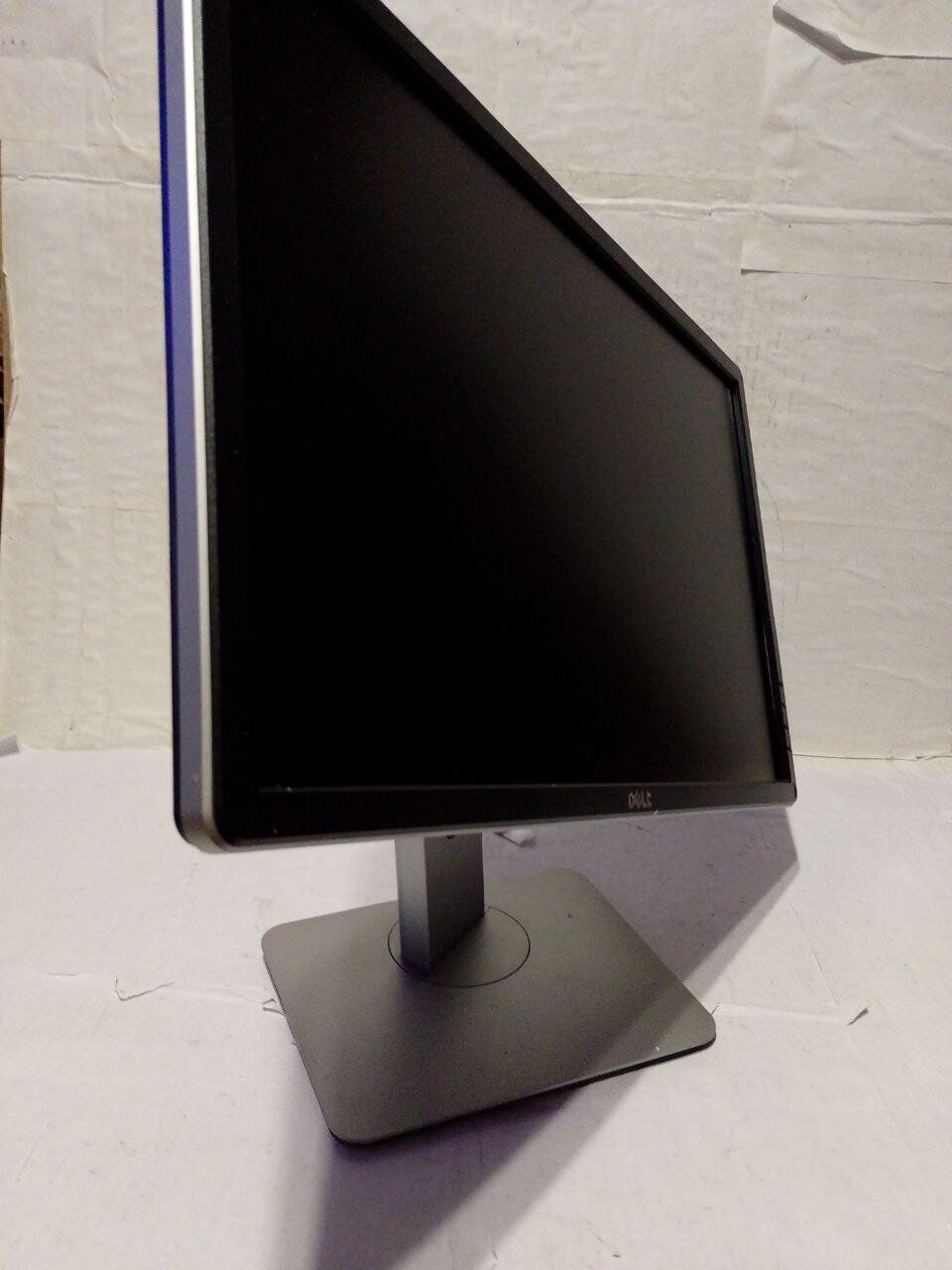 Монітор Б-клас Dell P2314Ht / 23" (1920x1080) IPS / 1x DVI, 1x DP, 1x VGA, 4x USB 2.0 / VESA 100x100 / Pivot - Зображення 4