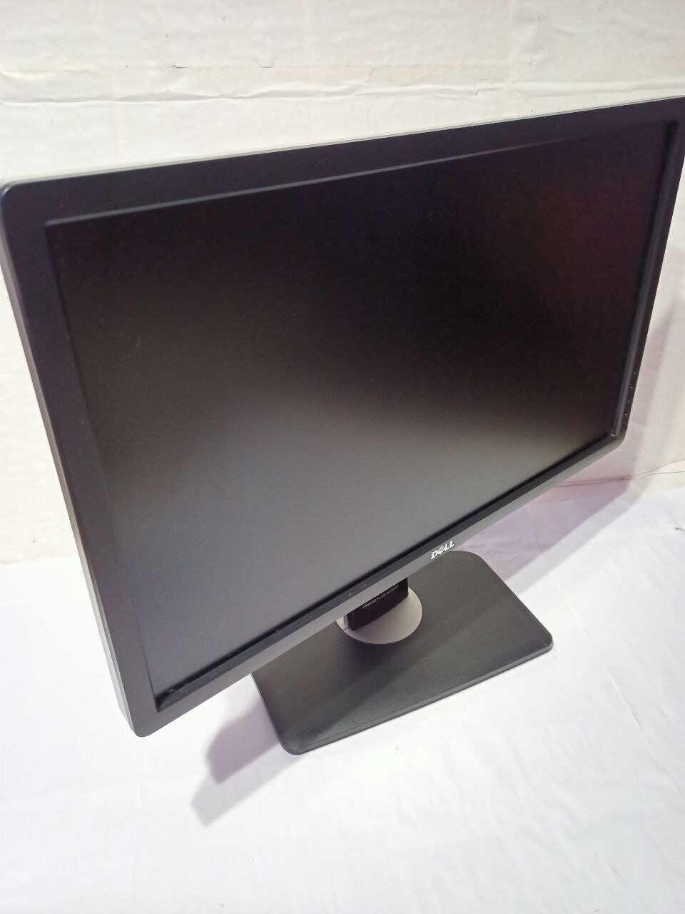 Монітор Б-клас Dell UltraSharp U2312HM / 23" (1920x1080) IPS / 1x DVI, 1x VGA, 1xDP, 4x USB 2.0, 1x USB Type-B / VESA 100x100 / Pivot - Зображення 2