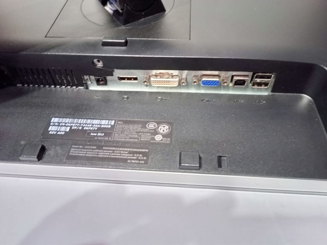 Монітор Б-клас Dell UltraSharp U2312HM / 23" (1920x1080) IPS / 1x DVI, 1x VGA, 1xDP, 4x USB 2.0, 1x USB Type-B / VESA 100x100 / Pivot - Зображення 4