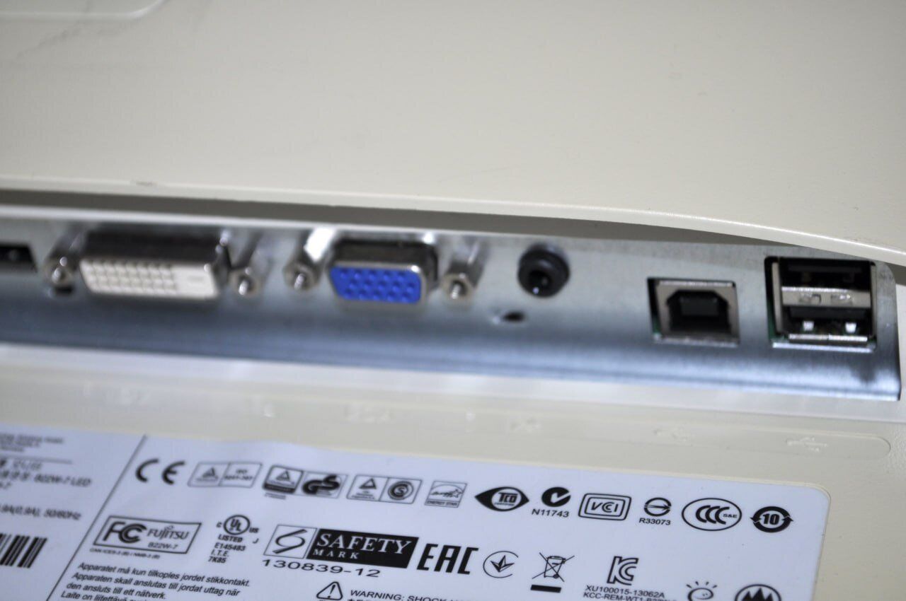 Монітор Б-клас Fujitsu B22W-7 / 22" (1680x1050) TN / USB 2.0, VGA, DVI, DisplayPort / Вбудовані колонки 2x 1.5W / VESA 100x100 + Кабелі підключення - Зображення 6