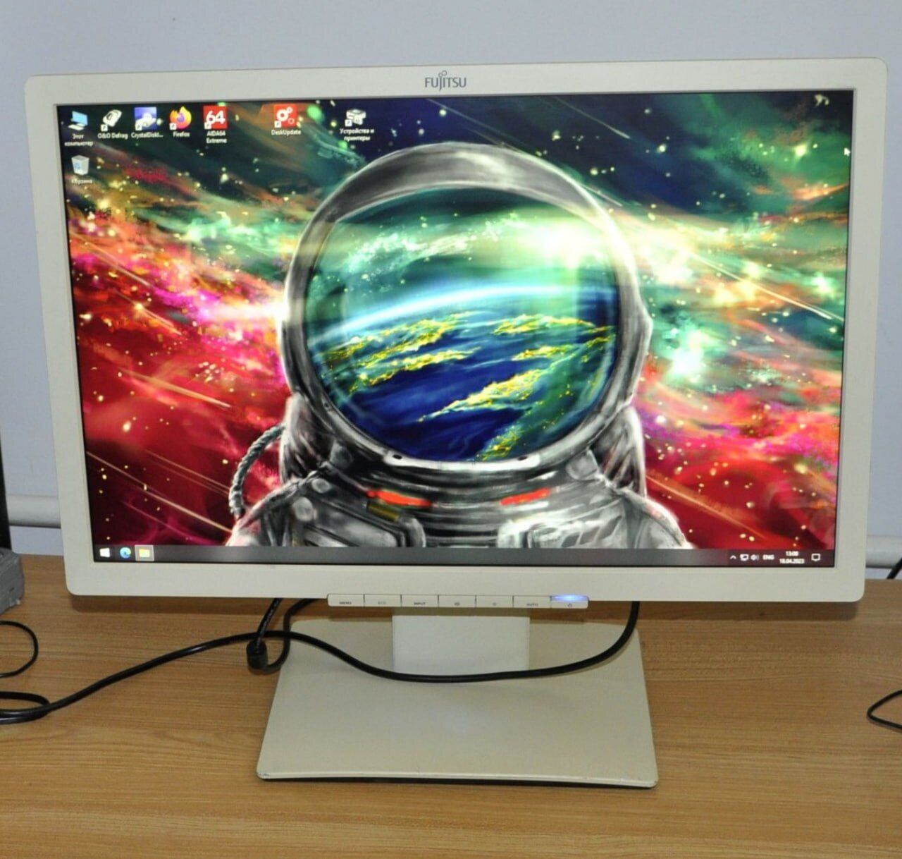 Монітор Б-клас Fujitsu B22W-7 / 22" (1680x1050) TN / USB 2.0, VGA, DVI, DisplayPort / Вбудовані колонки 2x 1.5W / VESA 100x100 + Кабелі підключення - Зображення 2