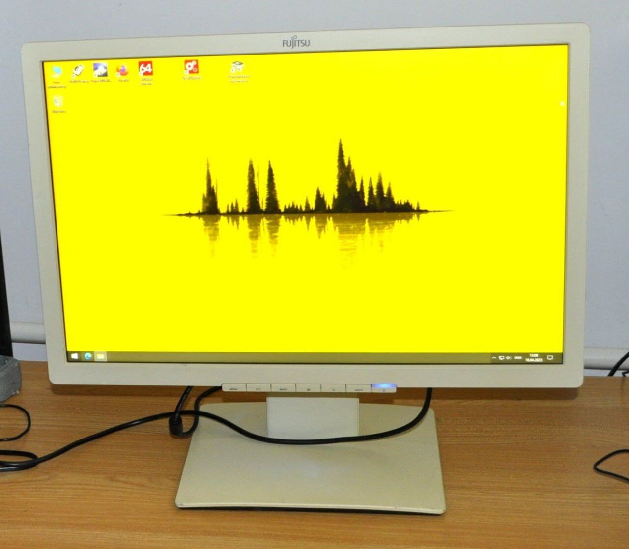Монітор Б-клас Fujitsu B22W-7 / 22" (1680x1050) TN / USB 2.0, VGA, DVI, DisplayPort / Вбудовані колонки 2x 1.5W / VESA 100x100 + Кабелі підключення - Зображення 10