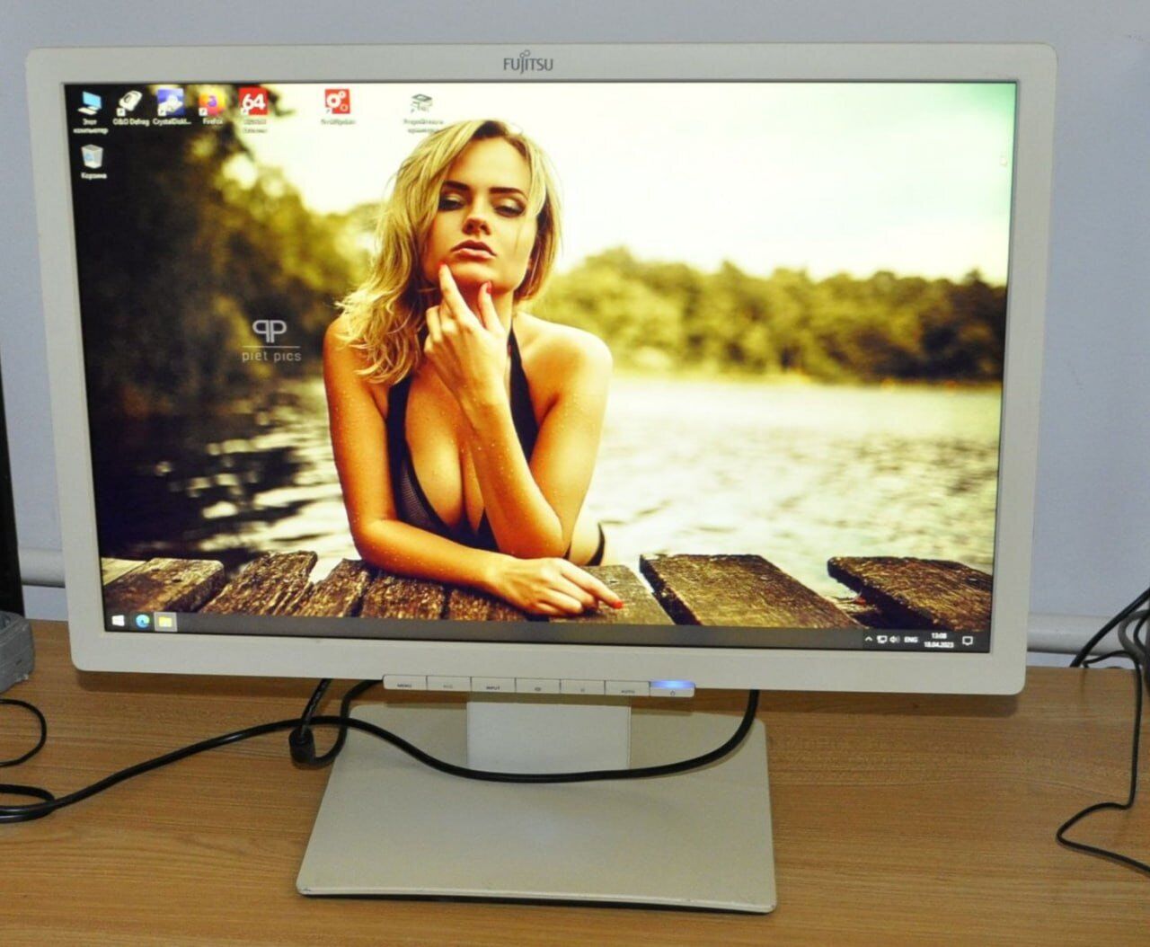 Монітор Б-клас Fujitsu B22W-7 / 22" (1680x1050) TN / USB 2.0, VGA, DVI, DisplayPort / Вбудовані колонки 2x 1.5W / VESA 100x100 + Кабелі підключення - Зображення 13