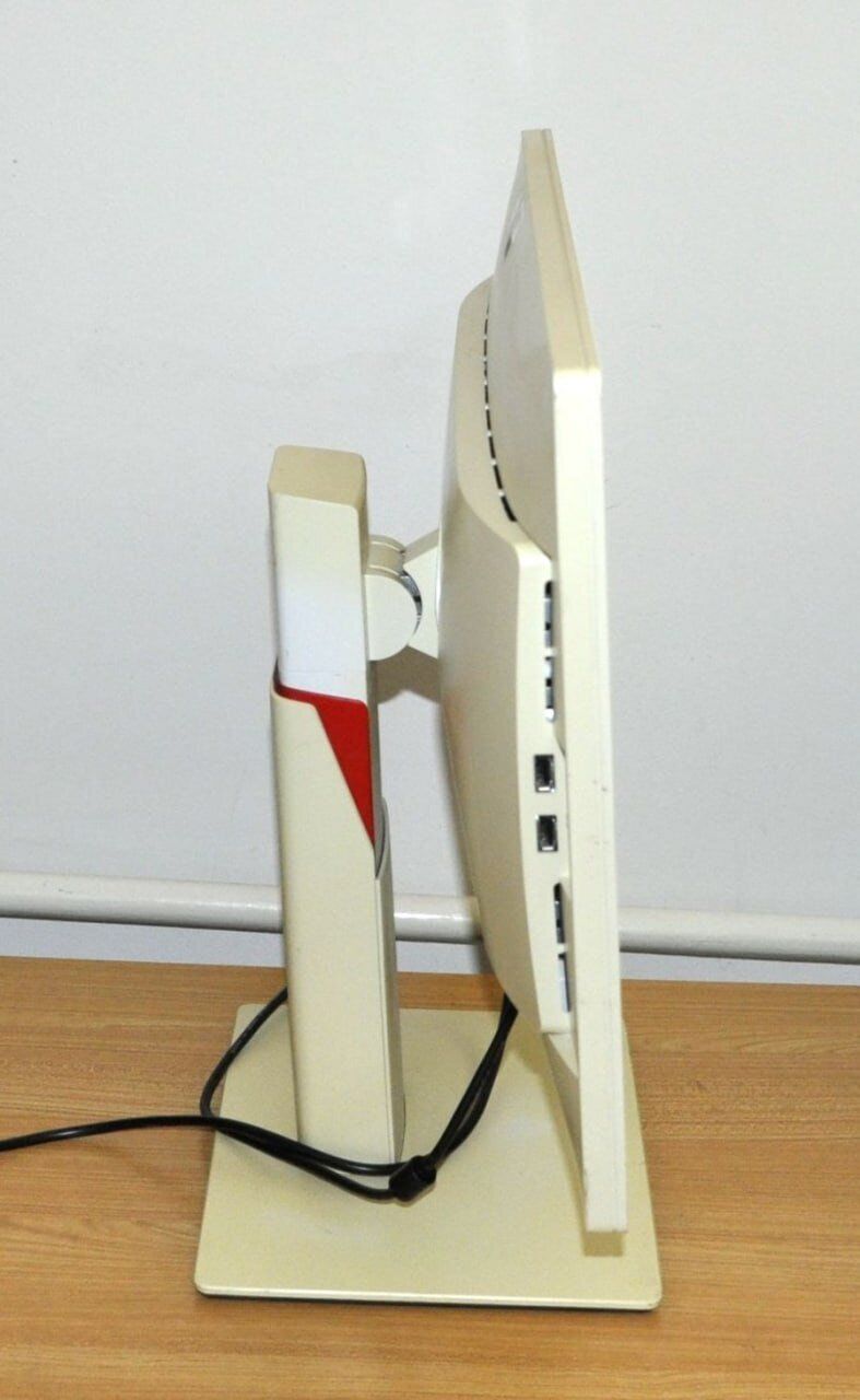 Монітор Б-клас Fujitsu B22W-7 / 22" (1680x1050) TN / USB 2.0, VGA, DVI, DisplayPort / Вбудовані колонки 2x 1.5W / VESA 100x100 + Кабелі підключення - Зображення 3