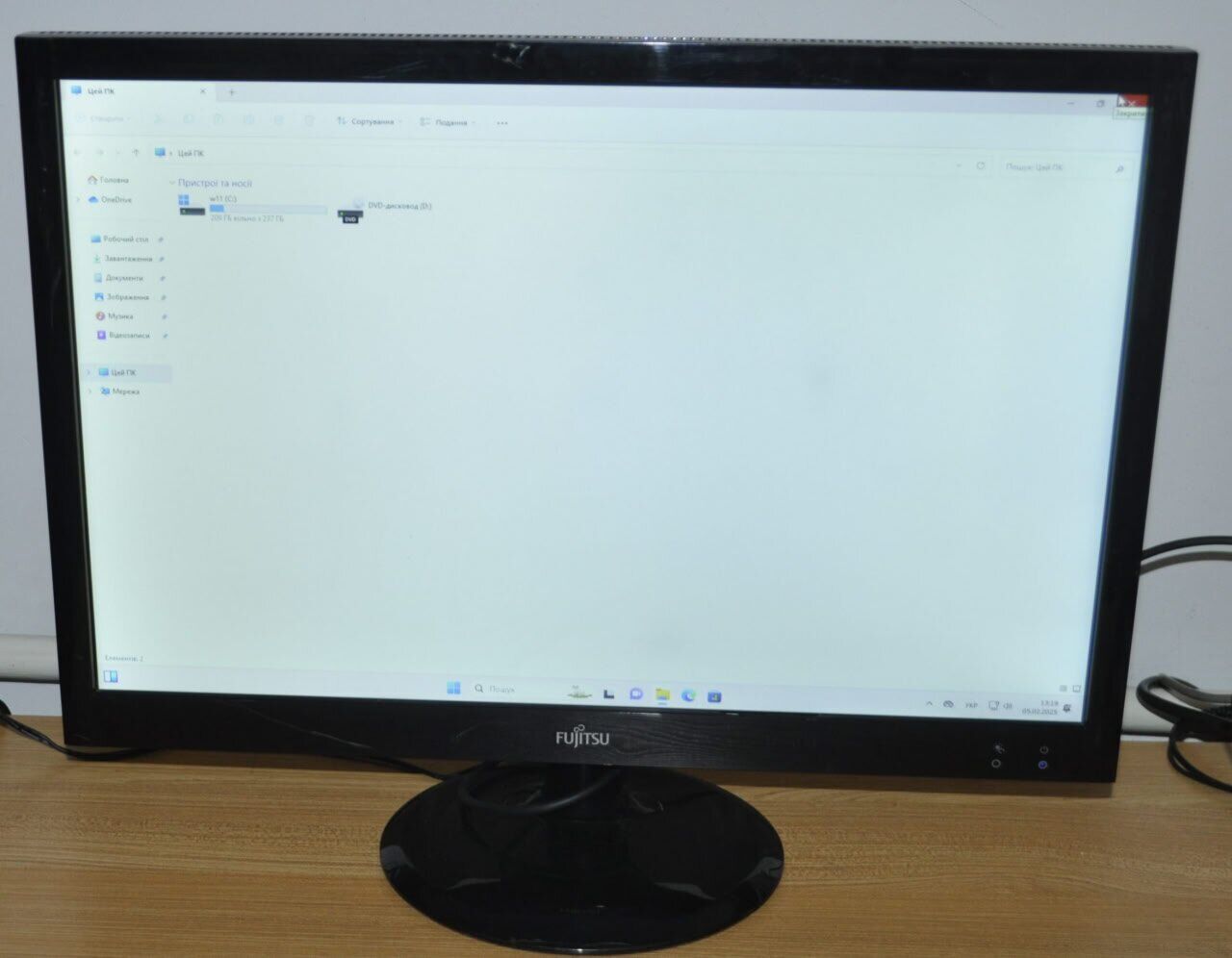 Монітор Б-клас Fujitsu L line SL22W-1 / 22" (1680x1050) TN / VGA, DVI + Кабелі (VGA або DVI на вибір) та блок живлення в комплекті - Зображення 8