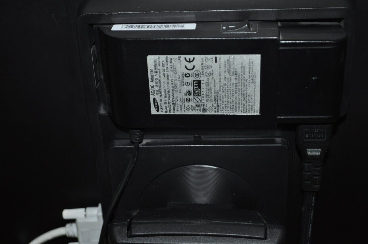 Монітор Б-клас Samsung SyncMaster S22A450BW / 22" (1680x1050) TN / VGA, DVI / VESA 100x100 + Кабелі (VGA або DVI на вибір), блок живлення та кабель живлення - Зображення 14