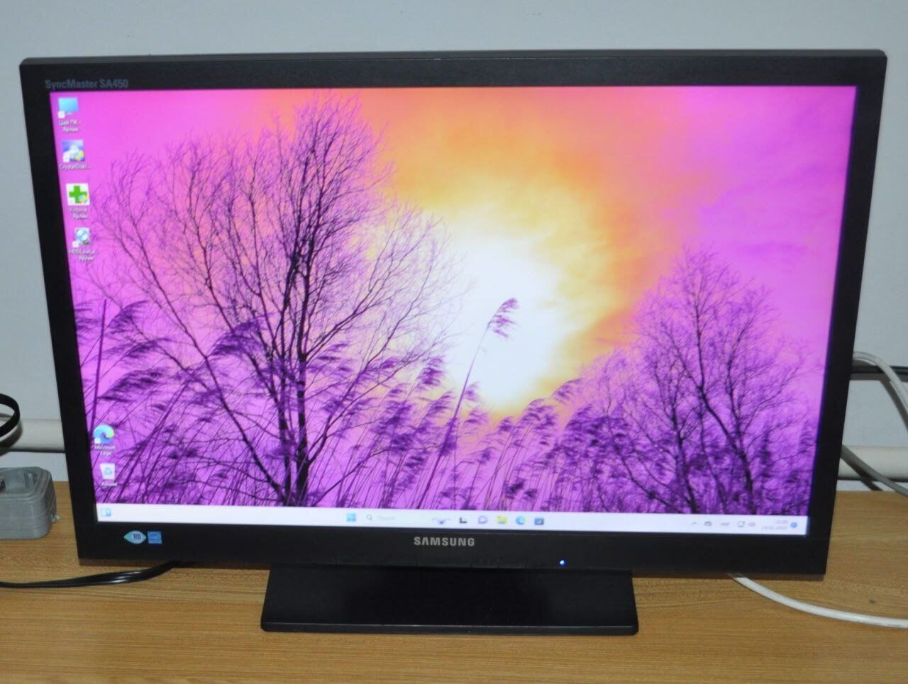 Монітор Б-клас Samsung SyncMaster S22A450BW / 22" (1680x1050) TN / VGA, DVI / VESA 100x100 + Кабелі (VGA або DVI на вибір), блок живлення та кабель живлення - Зображення 5