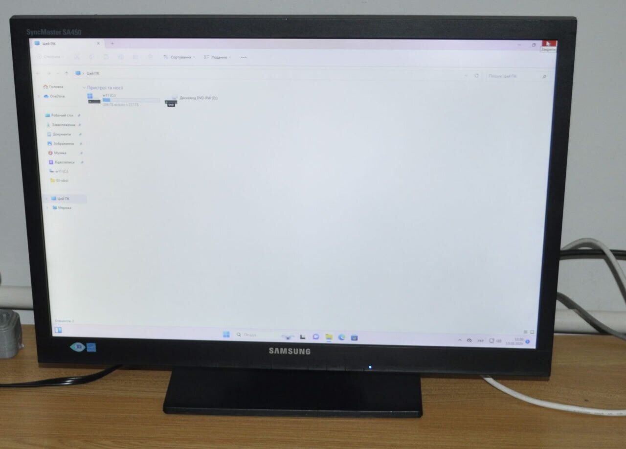 Монітор Б-клас Samsung SyncMaster S22A450BW / 22" (1680x1050) TN / VGA, DVI / VESA 100x100 + Кабелі (VGA або DVI на вибір), блок живлення та кабель живлення - Зображення 9