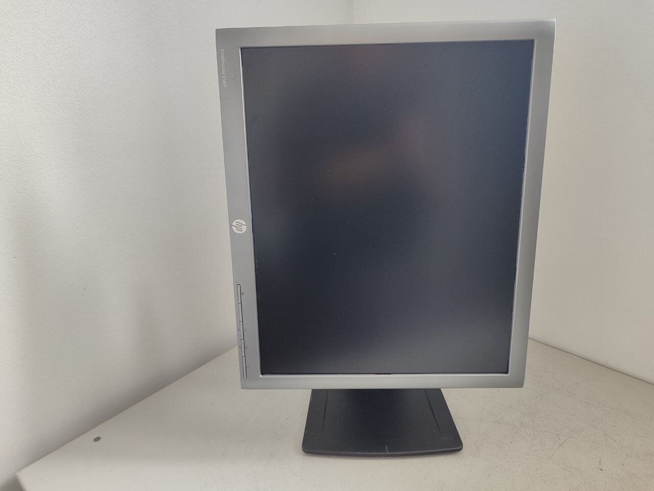 Монітор HP EliteDisplay E190i / 19" (1280x1024) IPS / VGA, DVI, DisplayPort / VESA 100x100 / Кабелі VGA та живлення в комплекті - Зображення 4