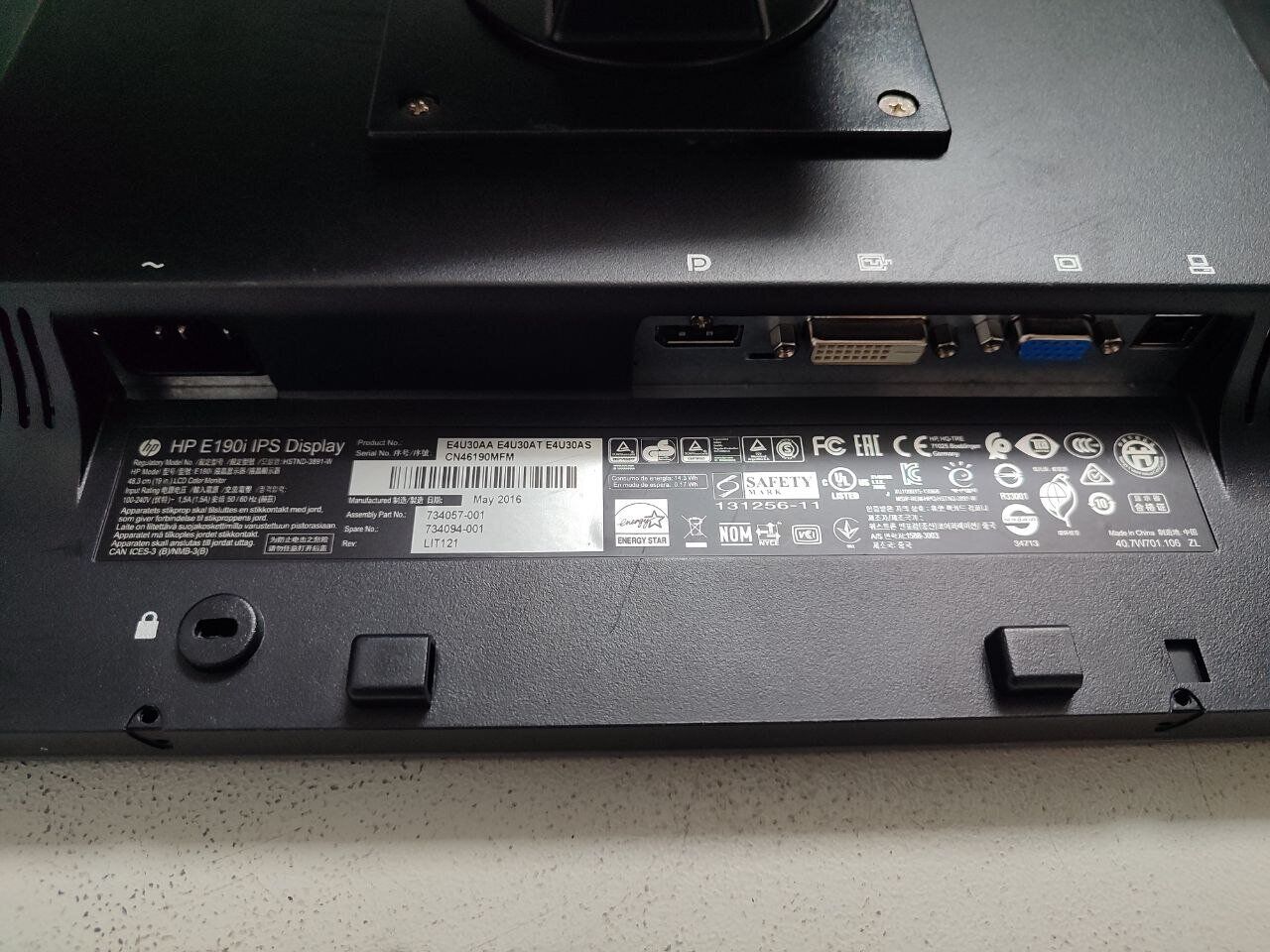 Монітор HP EliteDisplay E190i / 19" (1280x1024) IPS / VGA, DVI, DisplayPort / VESA 100x100 / Кабелі VGA та живлення в комплекті - Зображення 5