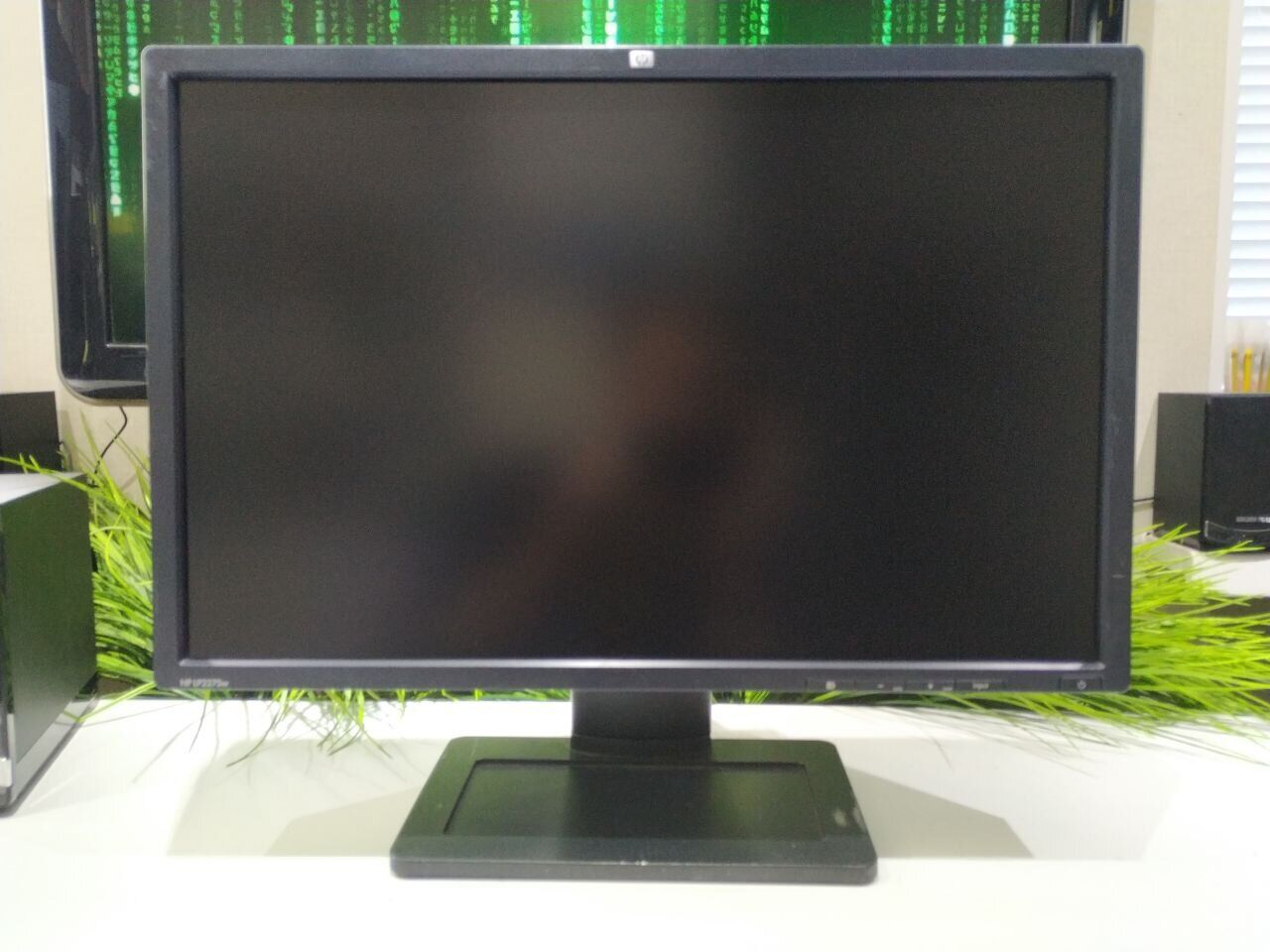 Монітор HP LP2275w / 22" (1680x1050) TN / DVI, DisplayPort, USB 2.0 / VESA 100x100 - Зображення 2