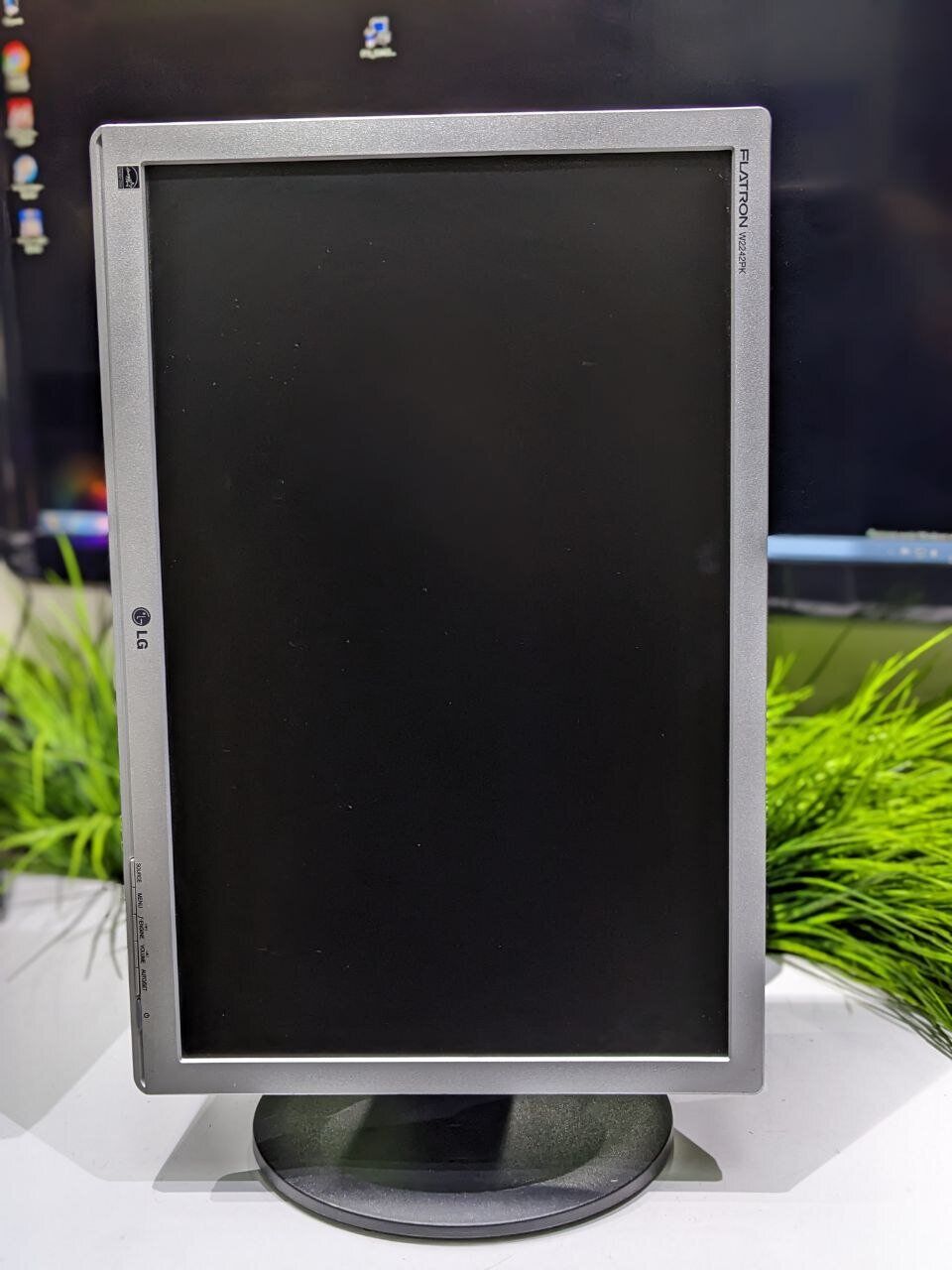 Монітор LG Flatron W2242T / 22" (1680x1050) TN / VGA, DVI / VESA 100x100 - Зображення 3