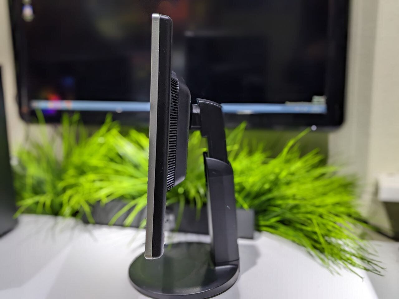 Монітор LG Flatron W2242T / 22" (1680x1050) TN / VGA, DVI / VESA 100x100 - Зображення 5