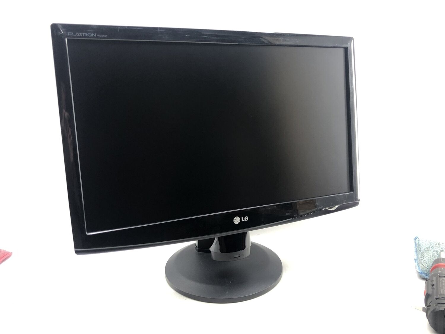 Монітор LG Flatron W2343T-PF / 23" (1920x1080) TN / DVI, VGA / VESA 100x100 + Кабель живлення - Зображення 2