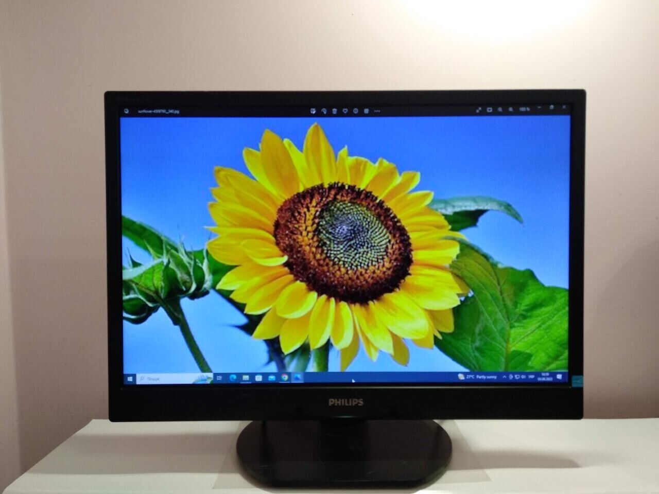 Монітор Philips Brilliance 220B4L / 22" (1680x1050) TN / DisplayPort, DVI, VGA, Audio / VESA 100x100 / Вбудовані колонки 2x 1.5W - Зображення 2
