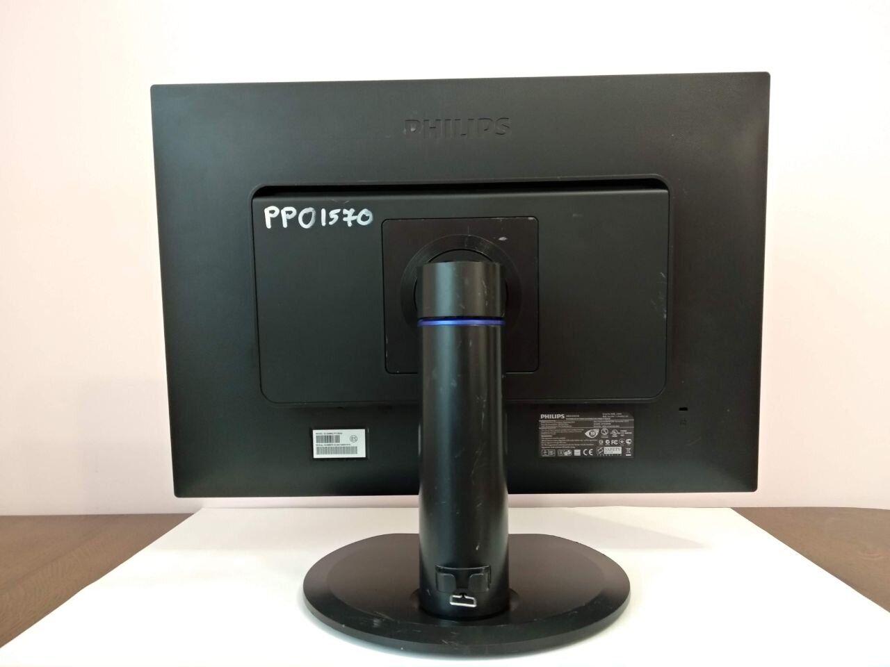 Монітор Philips Brilliance 220B4L / 22" (1680x1050) TN / DisplayPort, DVI, VGA, Audio / VESA 100x100 / Вбудовані колонки 2x 1.5W - Зображення 6