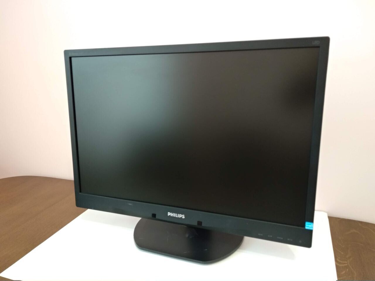 Монітор Philips Brilliance 220B4L / 22" (1680x1050) TN / DisplayPort, DVI, VGA, Audio / VESA 100x100 / Вбудовані колонки 2x 1.5W - Зображення 4