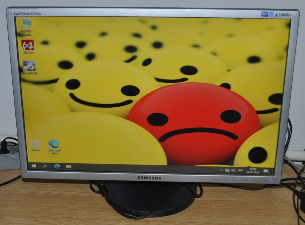 Монітор Samsung SyncMaster 2243WM / 22" (1680x1050) TN / VGA, DVI / Вбудовані колонки 1x 1W / VESA 100x100 + Кабелі (VGA та живлення) у комплекті - Зображення 2