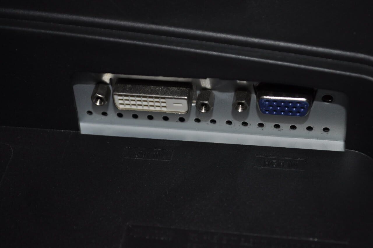 Монітор Samsung SyncMaster 2243WM / 22" (1680x1050) TN / VGA, DVI / Вбудовані колонки 1x 1W / VESA 100x100 + Кабелі (VGA та живлення) у комплекті - Зображення 15