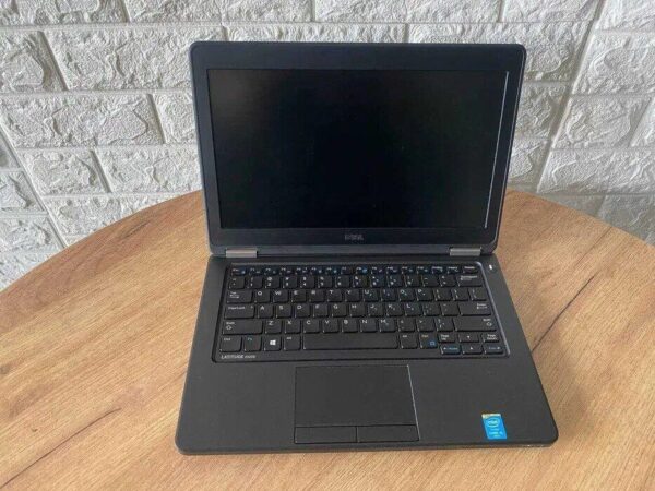 Нетбук Б-клас Dell Latitude E5250 / 12.5" (1366x768) TN / Intel Core i5-5300U (2 (4) ядра по 2.3 - 2.9 GHz) / 8 GB DDR3 / 256 GB SSD / Intel HD Graphics 5500 / HDMI - Зображення 4