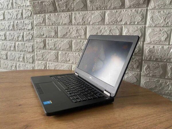 Нетбук Б-клас Dell Latitude E5250 / 12.5" (1366x768) TN / Intel Core i5-5300U (2 (4) ядра по 2.3 - 2.9 GHz) / 8 GB DDR3 / 256 GB SSD / Intel HD Graphics 5500 / HDMI - Зображення 6
